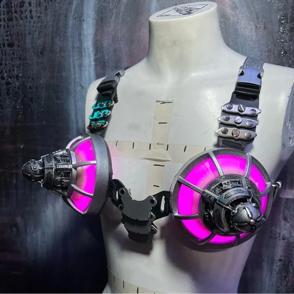 Futuristic Pink LED Bra - Picture 8 of 9